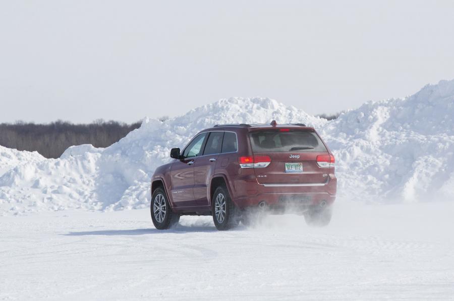  Jeep Grand Cherokee Overland 2013 года  (фото 14 из 20)